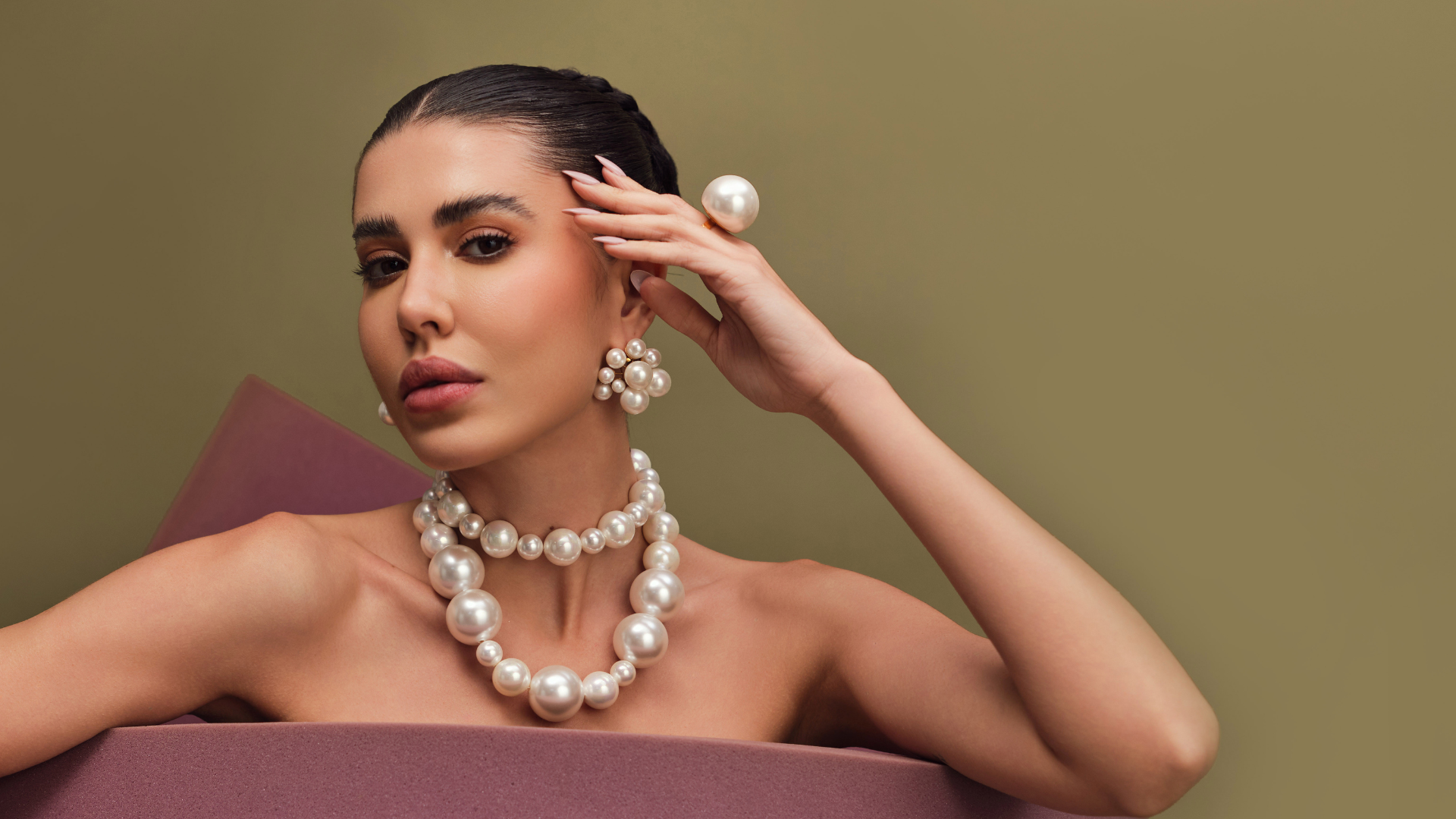 The Glow You Wear. How Pearl Jewellery Enhances Natural Beauty