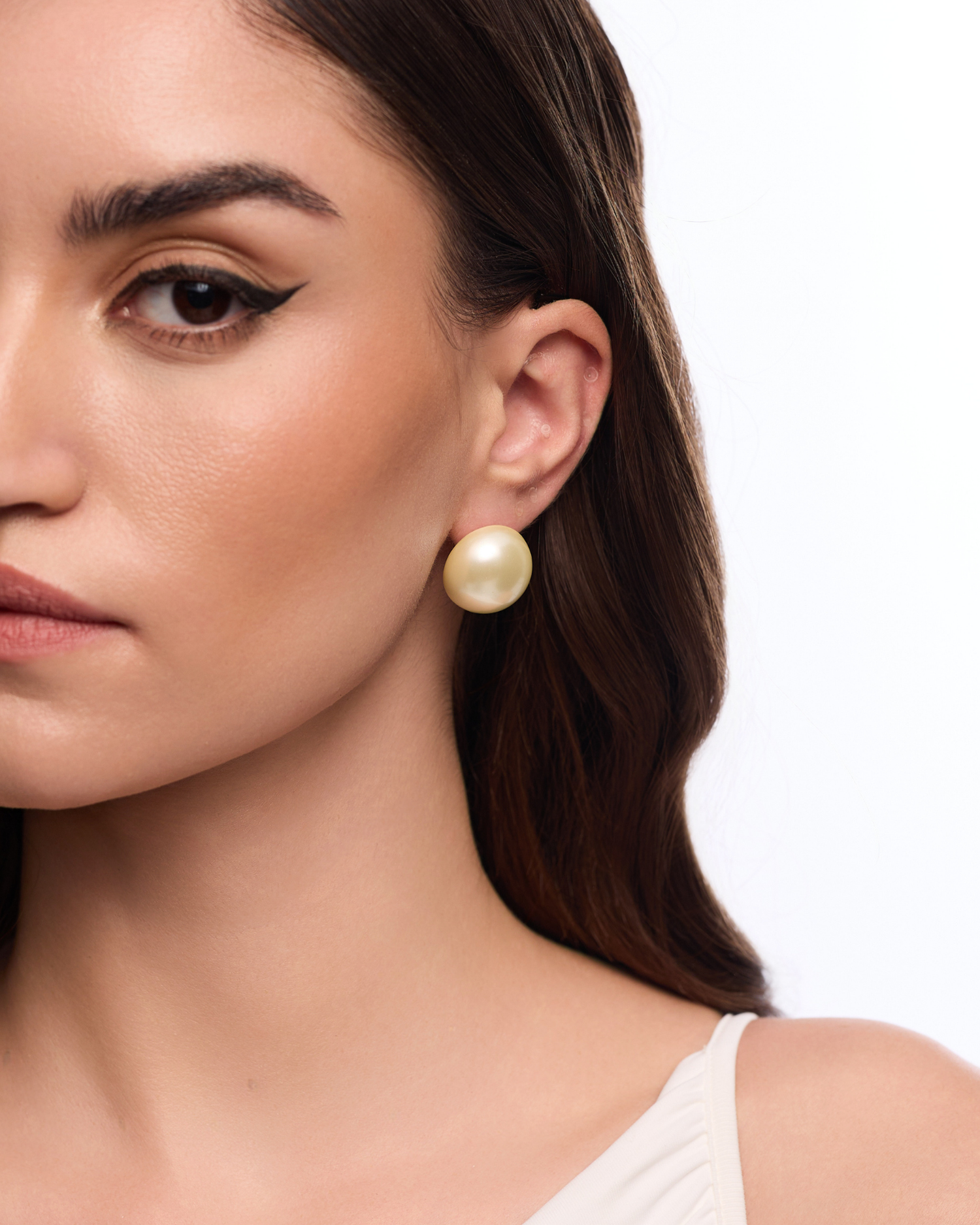 20mm Pearl Studs - Golden