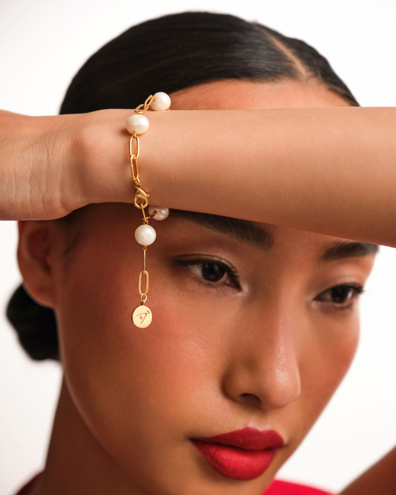 Dainty Linked Pearl Bracelet