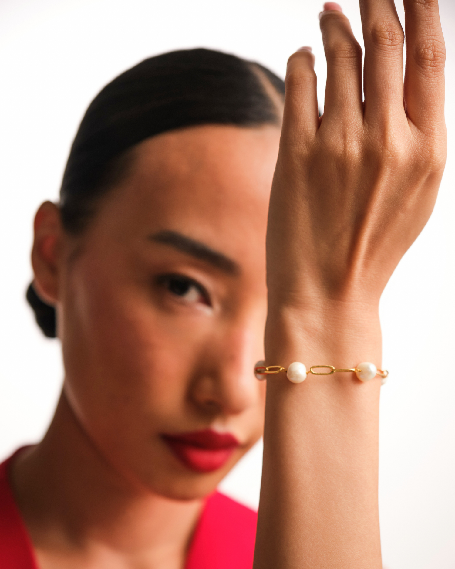 Dainty Linked Pearl Bracelet