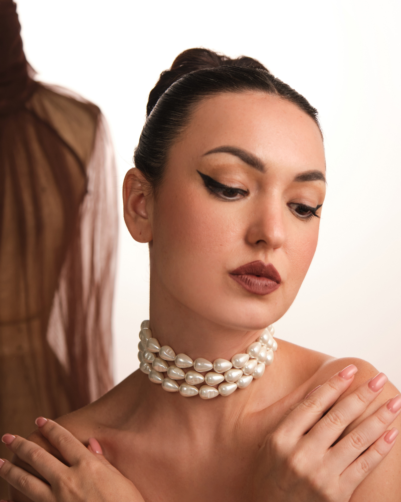 Drops Pearl Choker - White